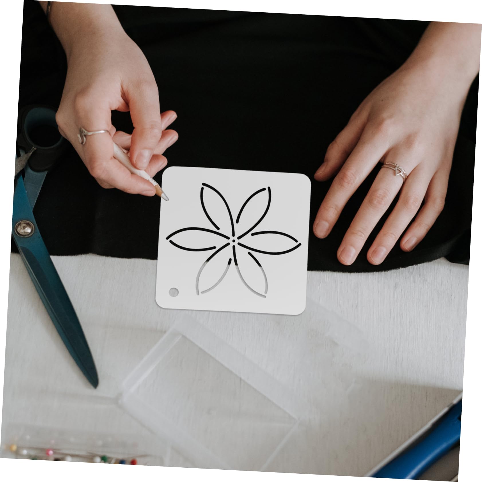 Lurrose 18piezas Plantillas De Acolchado Reutilizables Para Bordado y Patchwork Diseños De Flores Para Aumentar La Creatividad Proyectos De Costura