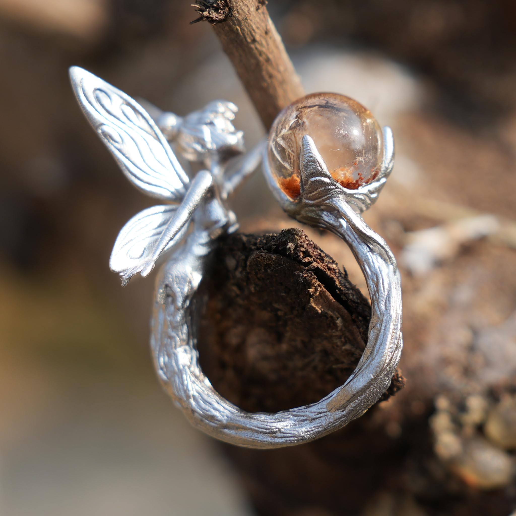 Generisch Anello realizzato a mano in argento 925 con sfera di quarzo fantasma naturale (trasparente con inclusioni), motivo elfo, fantasia, fiaba