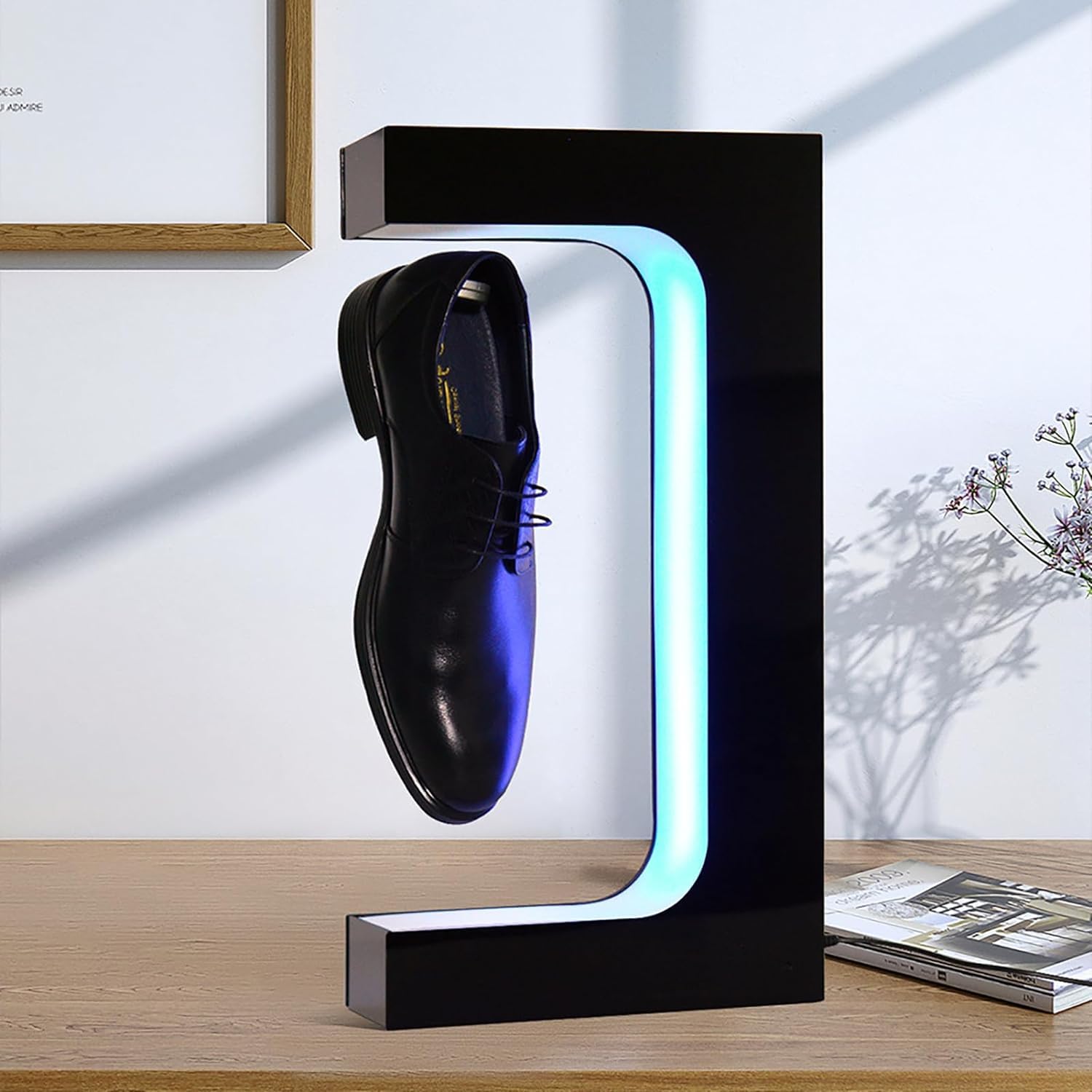 Amazon.co.jp: 浮上靴ディスプレイ、360°回転磁気浮上靴ラック、16色の