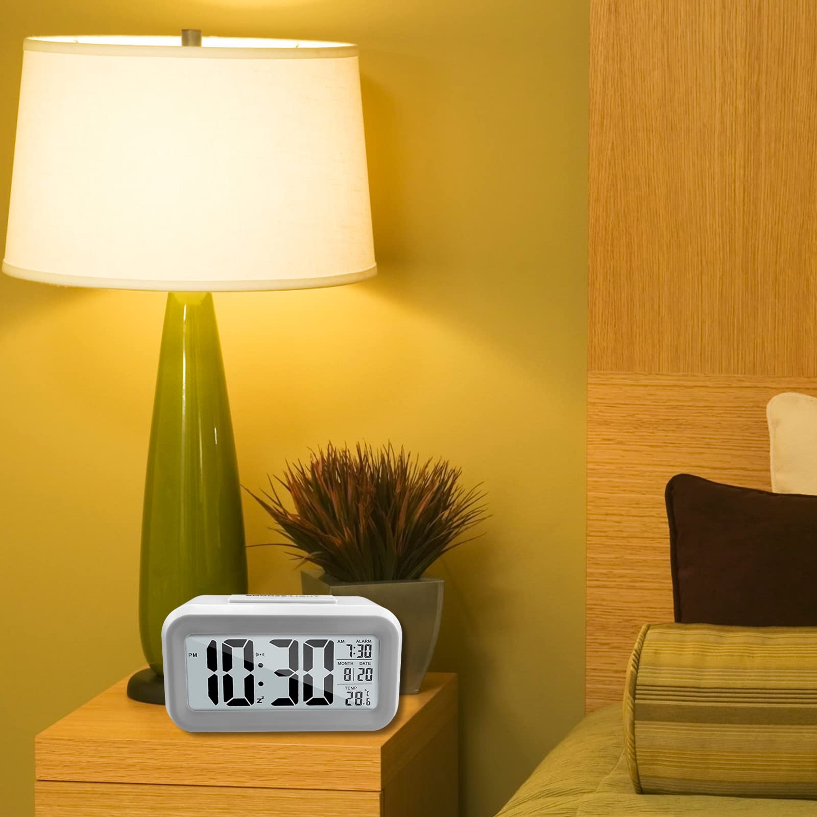 VFANDV Réveil Digital LCD Grand Écran – Affichage Heure, Date, Température, Snooze, Veilleuse, Fonction Capteur Lumière – Blanc – Idéal Chambre & Voyage