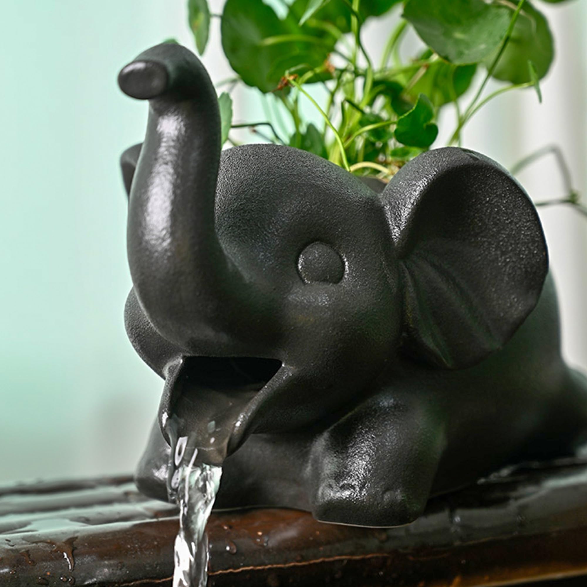 Fontaine cracheuse en céramique Lucky Elephant Fontaine à Circulation d'eau, Ornement pour Bassin à koï, Jardin, terrasse et Jeux d'eau extérieurs (Pompe Non Incluse)(Giallo)