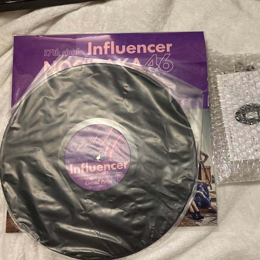 乃木坂46 レコード型時計17thインフルエンサー第59回日本レコード大賞記念品 Amazon.co.jp: 乃木坂46 レコード型時計17thインフルエンサー第