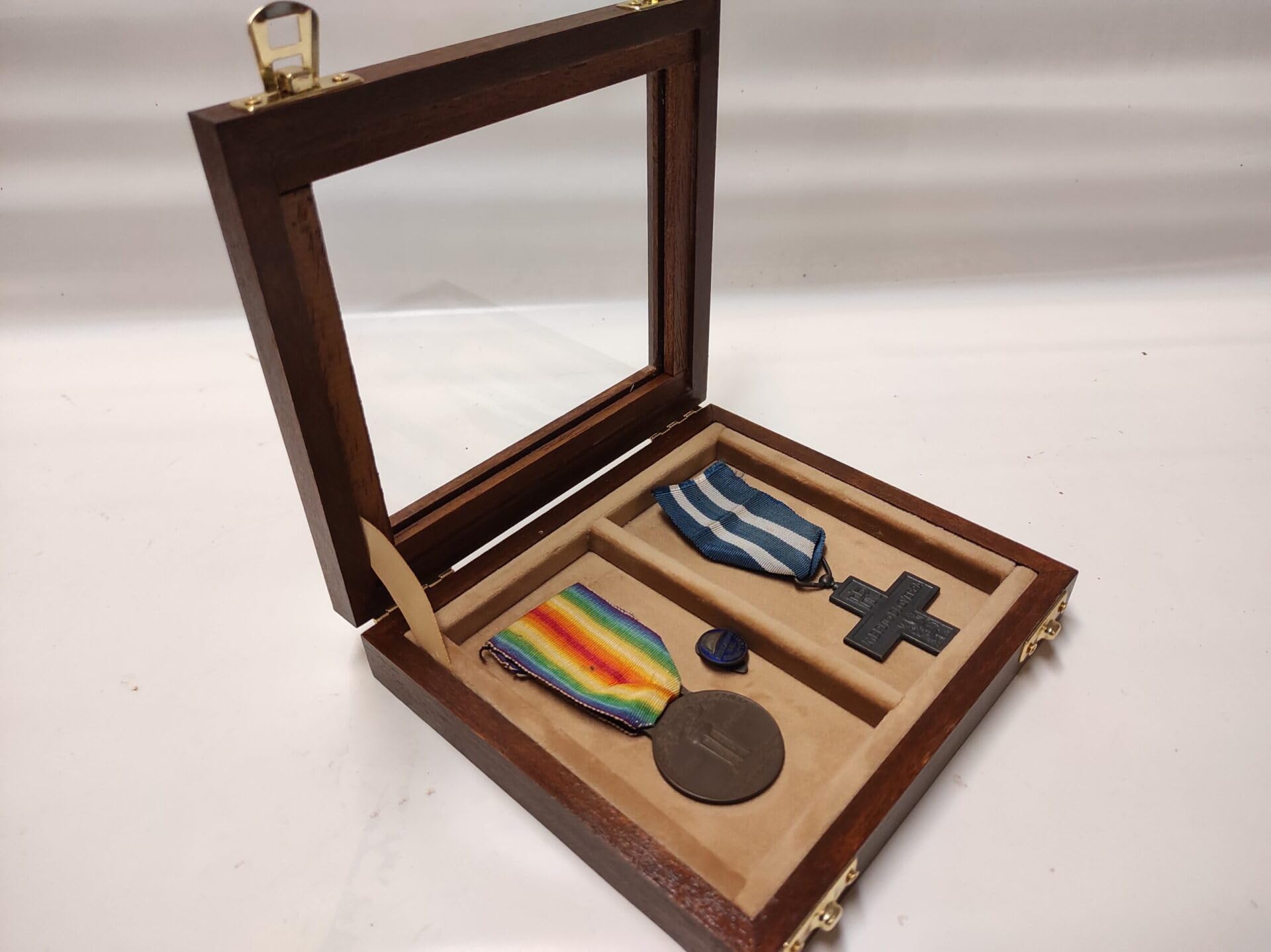 Medaillenetui aus Holz mit Bändchen – Medaillenkasten personalisierbar, Vitrine für Medaillen, Orden & Ehrenzeichen, handgefertigt