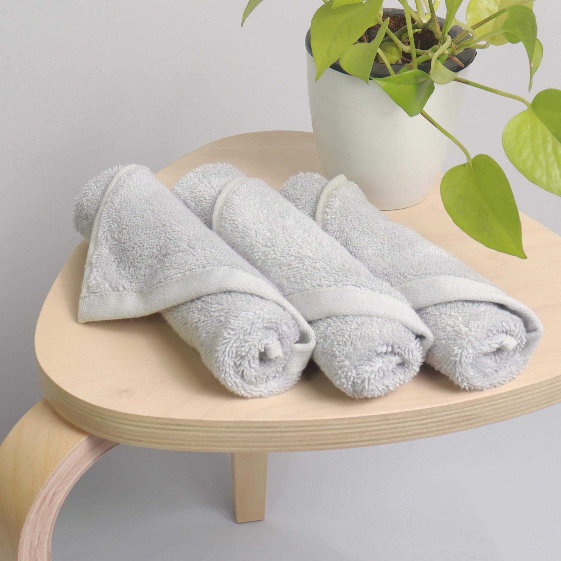 HEELIUM Bamboo Face Towel | Ultra Absorbent & Odour-Free | 3X Softer Than Cotton Towels | 30 x 30 cm - 600 GSM | Pack of 3 - Light Grey