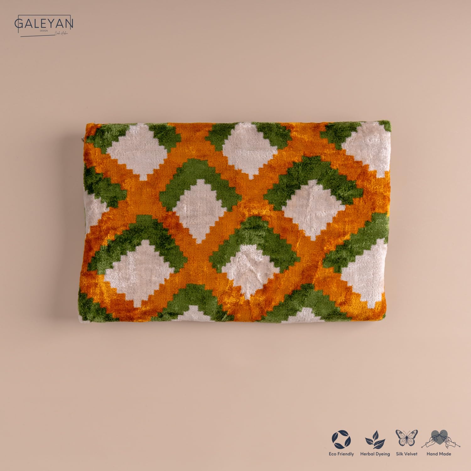 Pochette Ikat in velluto di seta fatta a mano, stile busta, design bohémien, motivo etnico, opzione cinturino a catena, pochette per feste serali, borsa premium, bianco sporco, verde, oro