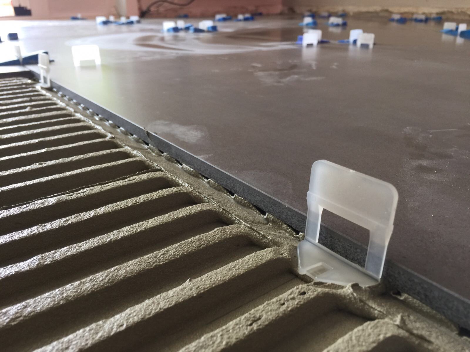Nivelliersystem 0,5 mm Fugenbreite! Für eine Fliesenstärke von 3-12mm geeignet! 250x Laschen
