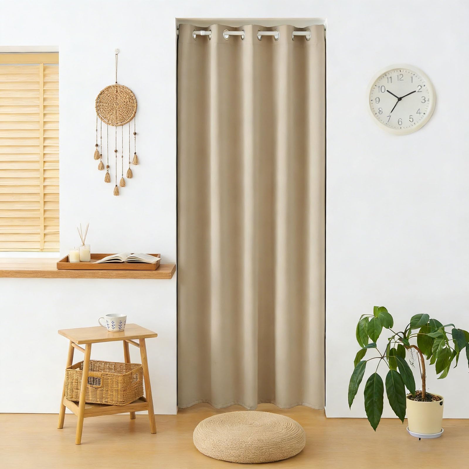 Draperies intérieures à oeillets beige pour transformer l'ambiance de votre chambre à coucher