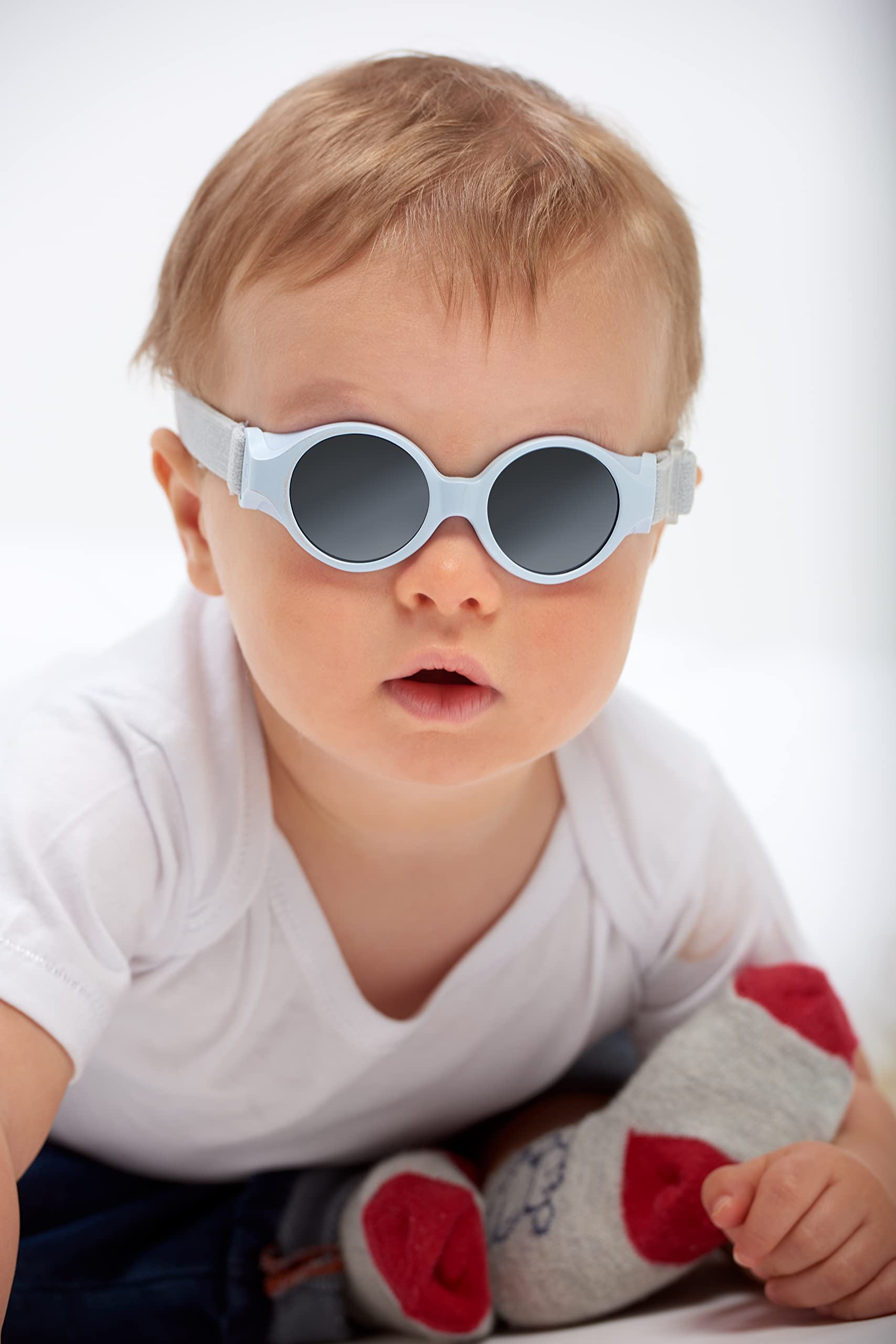BÉABA, Okulary przeciwsłoneczne dla niemowląt 0-9 miesięcy, 100% ochrona UV - CAT 4, ochrona boczna, optymalny komfort, regulowana elastyczna opaska, perłowy niebieski