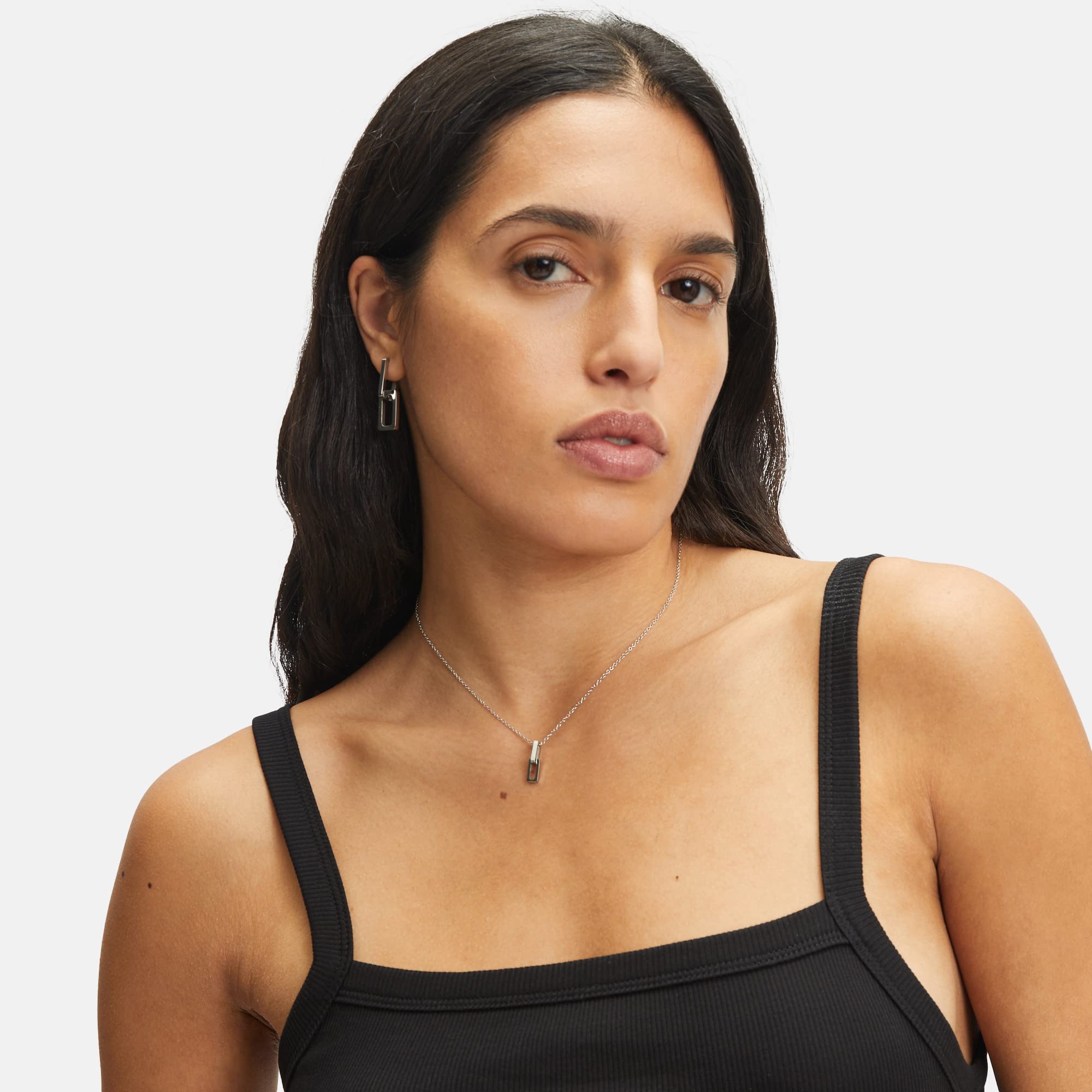 LIEBESKIND BERLIN Damen Schmuck – Eine tolle Kollektion aus Ohrringen, Ketten und Armbändern mit coolen Link-Chain Details aus Edelstahl - Moderne, alltagstaugliche Styles