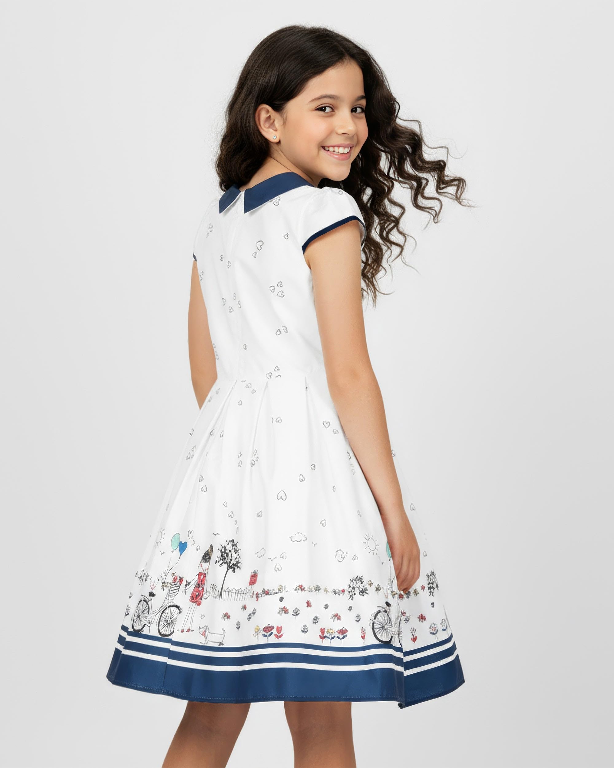 BlackButterfly Mädchen Kleid Olivia Herzen Print | Faltenrock, Flügelärmel, Bubikragen, Motivdruck Am Saum, Gefüttert, Reißverschluss Hinten, 3-14 Jahre