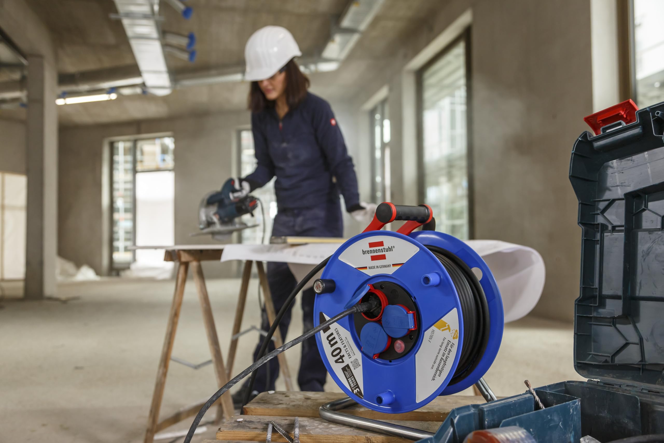 Brennenstuhl Garant IP44 Gewerbe-/Baustellen-Kabeltrommel, 40m - Spezialkunststoff (Baustelleneinsatz und ständiger Einsatz im Außenbereich, Made in Germany) blau