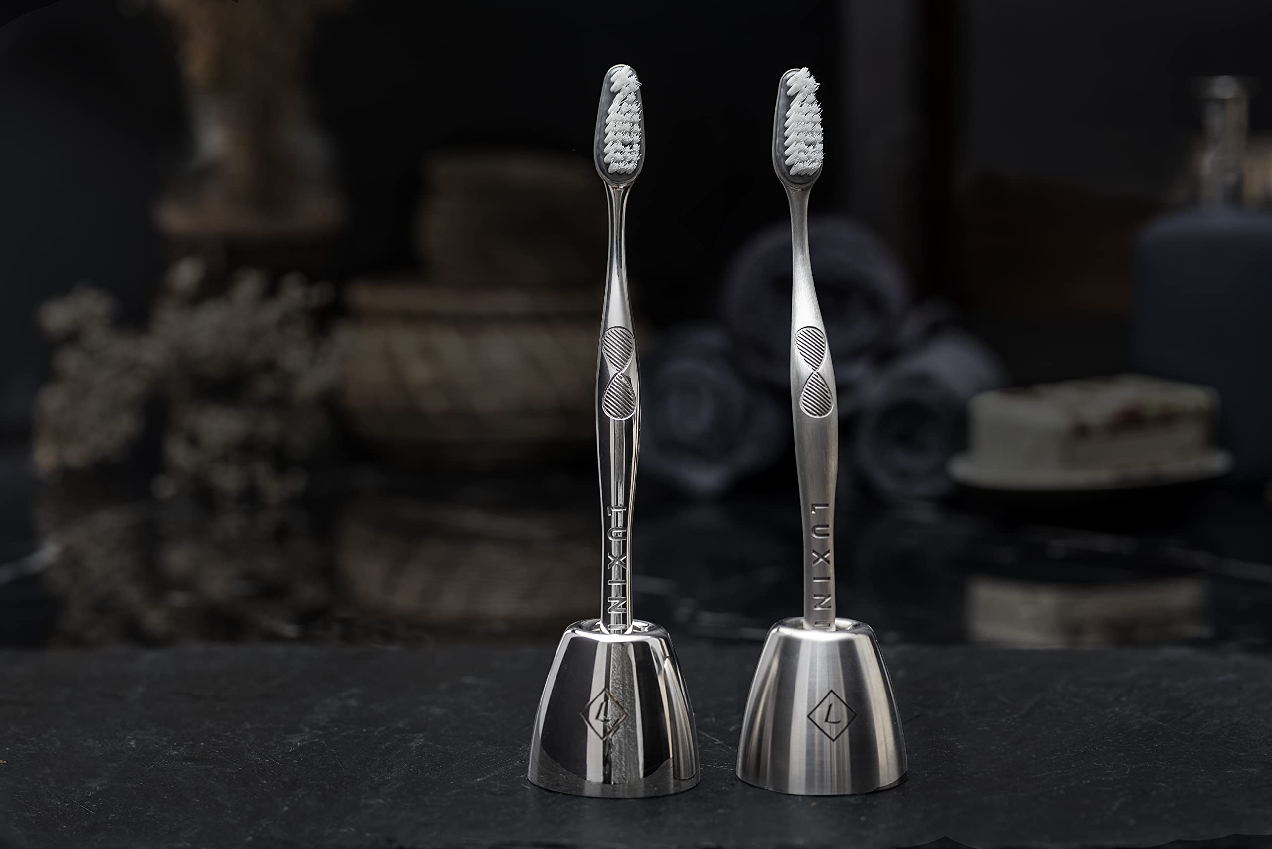 Spazzolino da denti manuale in acciaio inox con testa intercambiabile – Starter set con 1 testina di setola media "opaca", con incisione antiscivolo