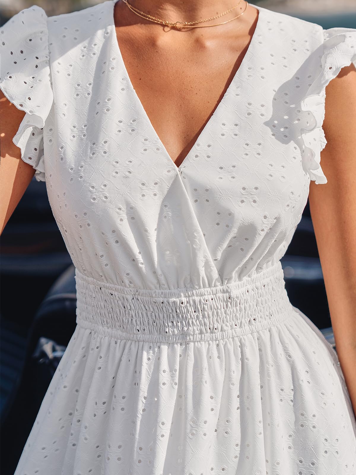 CUPSHE Robe midi en dentelle à œillets pour femme - Taille smockée - Manches flottantes - Col en V - Robe d'été décontractée - Coupe trapèze