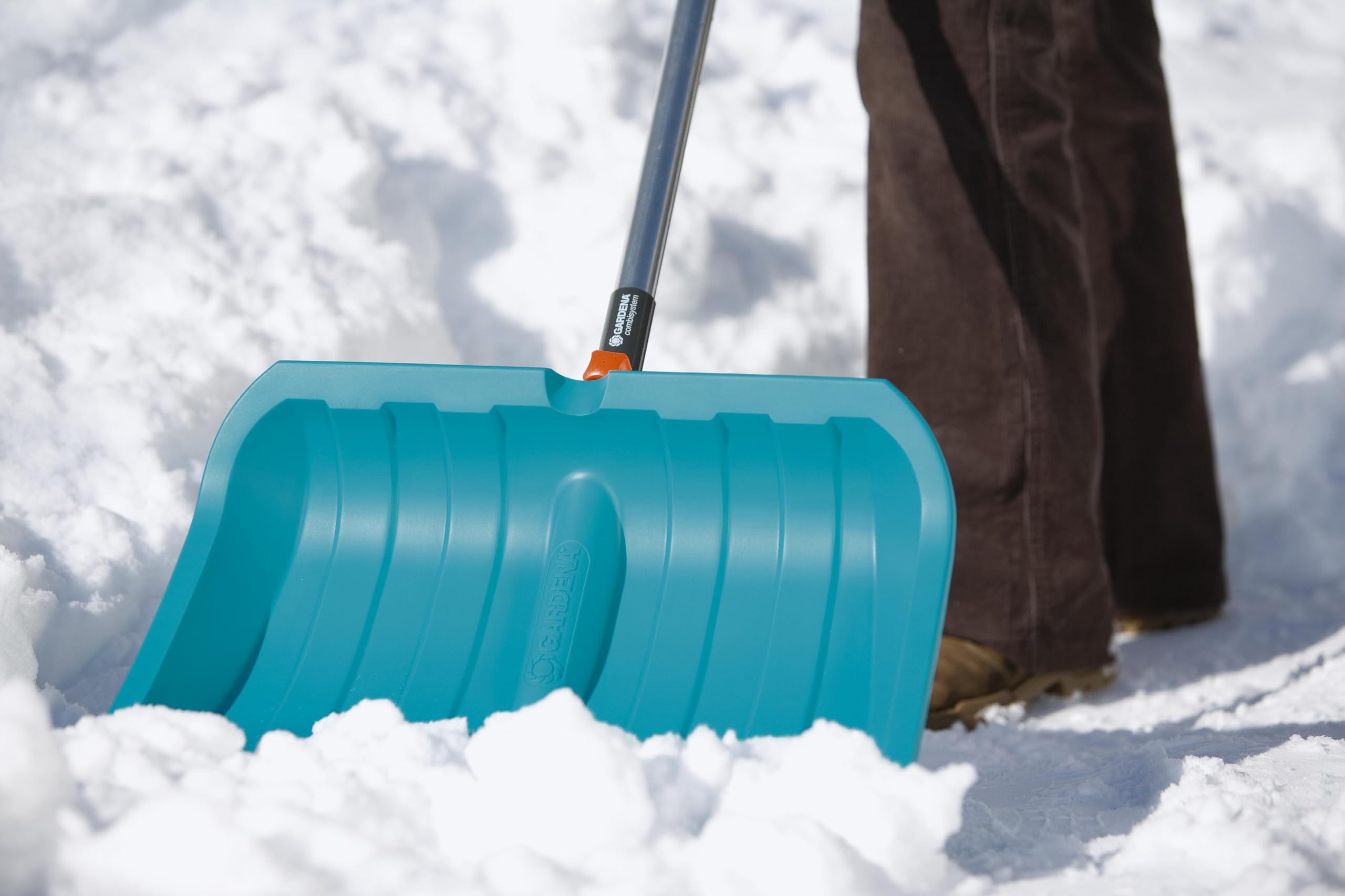 Gardena Spingineve combisystem KST 50: Pala da neve, profilo plastica resistente a abrasione, urti e freddo sino a -40°C, larghezza 50 cm (3241-20)