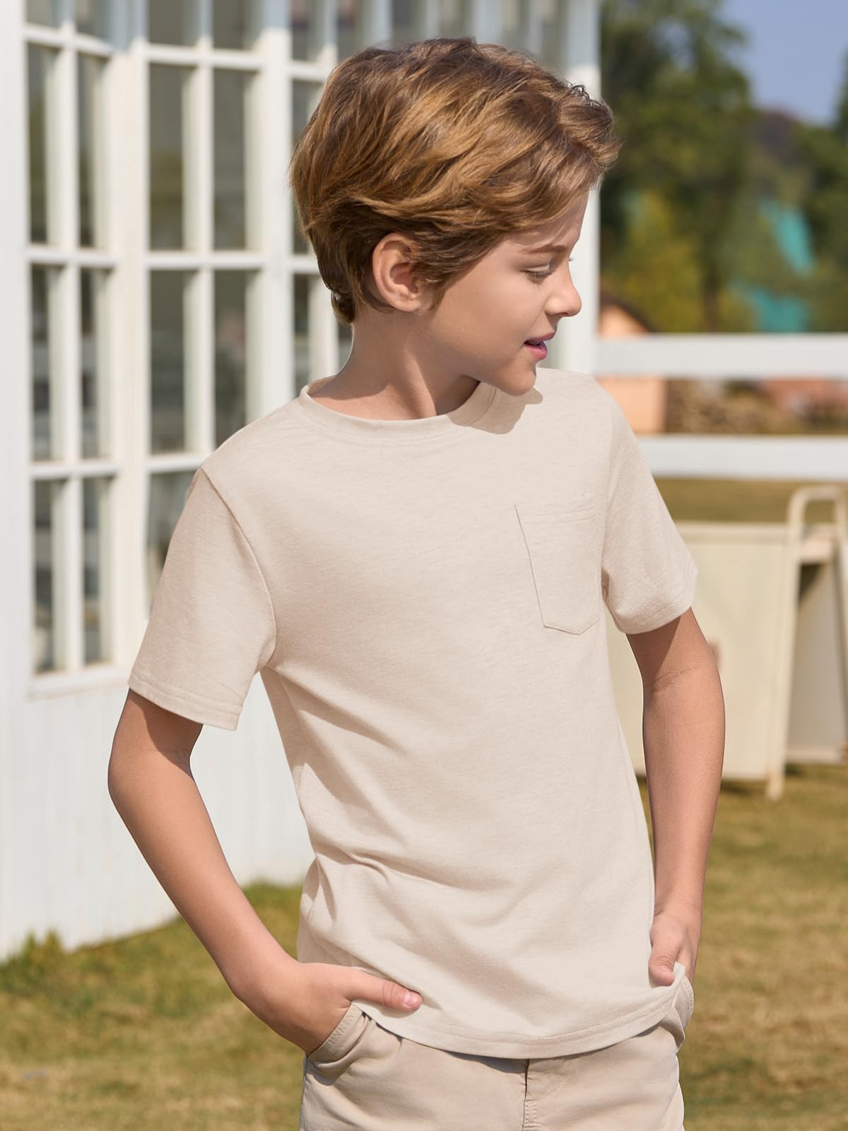 Haloumoning Camiseta de manga corta con cuello redondo para niños, para verano, lisa, ligera, ajuste regular, camisetas deportivas, informales, básicas, con bolsillo en el pecho, 5-14 años — view 2