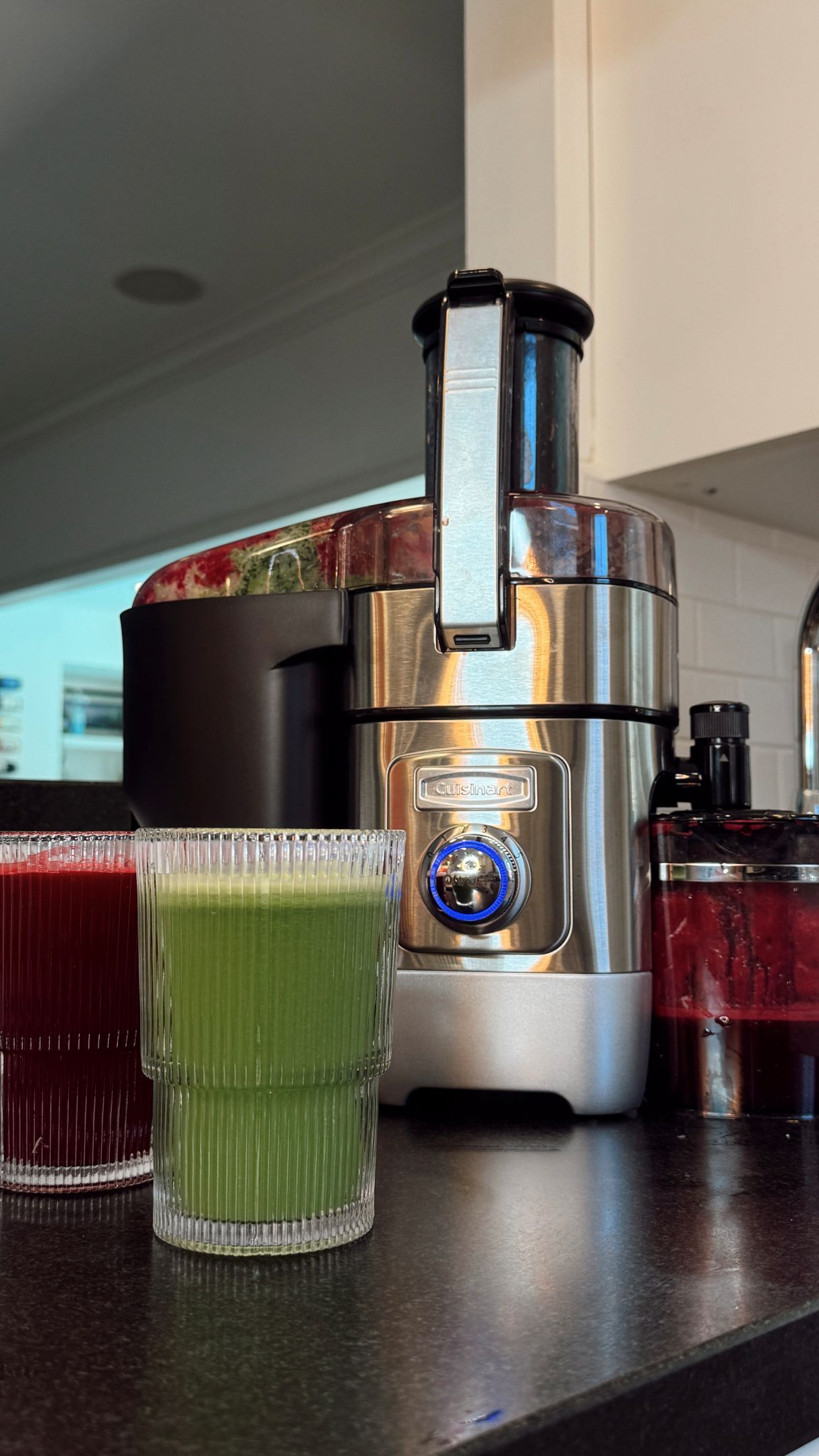 Cuisinart  ジューサー Amazon.com: Cuisinart Juicer Machine, Die-Cast Juice Extractor for