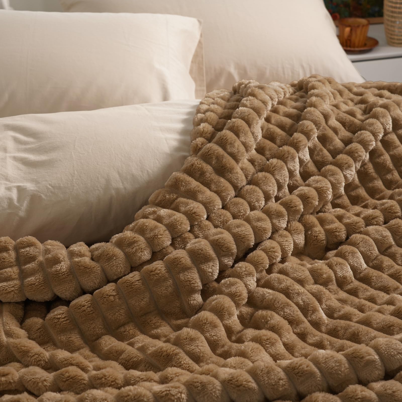 phf luxury soft fleece blanket king size, no shed no pilling, 380gsm fluffy cozy throw blankets for bed, 108"x90",lightweight warm bedding for home decor, ideal gift for women, cocoa brown