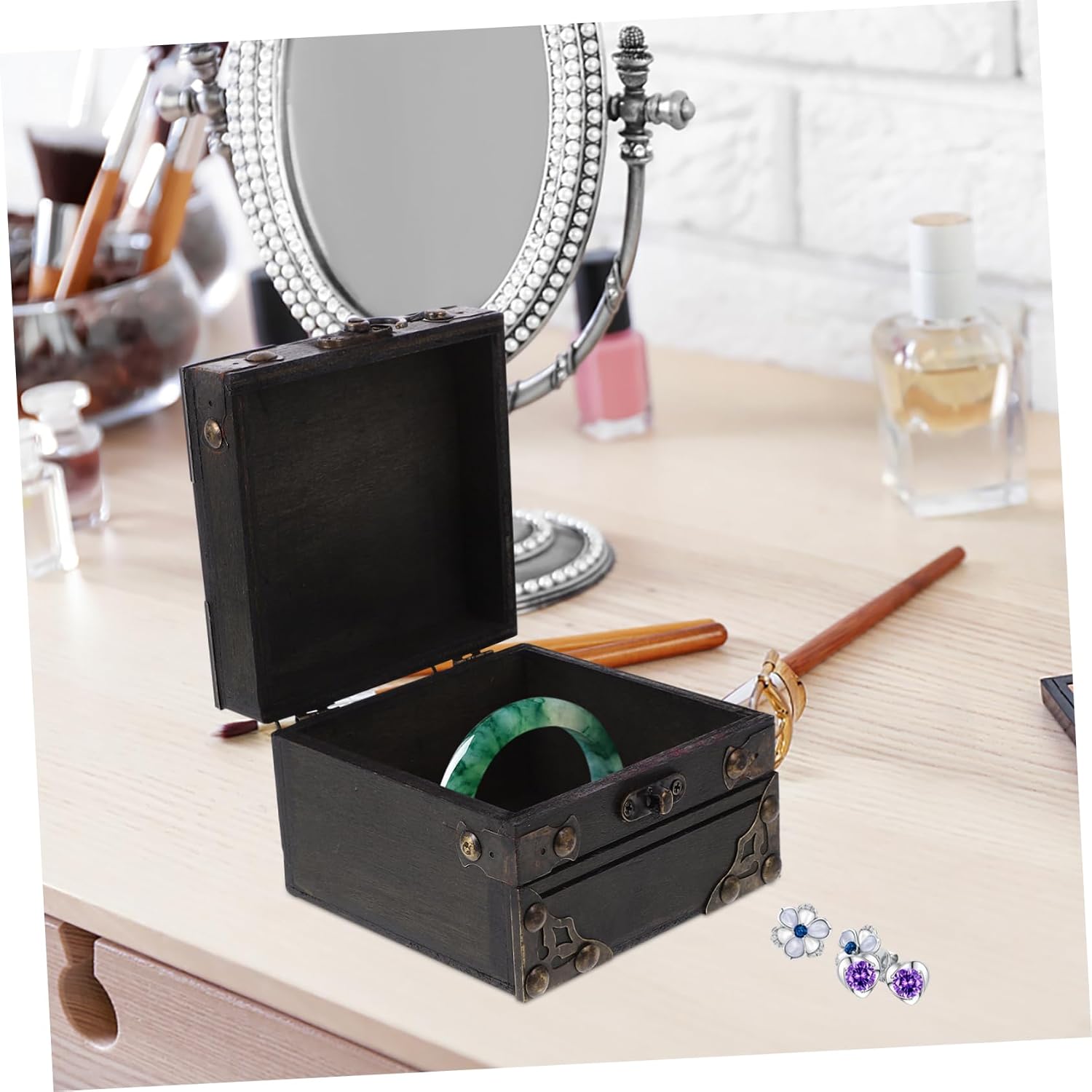 Veemoon 4pcs Vintage Wooden Treasure Box with Antique Finish Stylish Jewelry Storage Chest for Bedroom Living Versatile Keepsake Organizer for Jewelry Photos Props