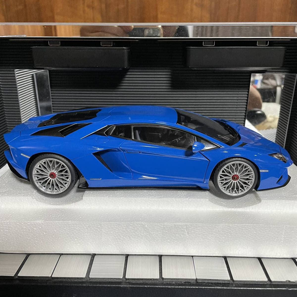 AUTOart 1/18　ランボルギーニ アヴェンタドール S(パール・ブルー) Amazon | AUTOart 1/18 ランボルギーニ アヴェンタドール S