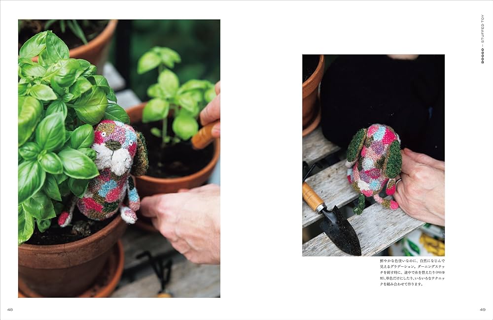 花束を抱えたくま　ダーニングのぬいぐるみ 花束を抱えたくまちゃんM（フラワーギフト Flower Design