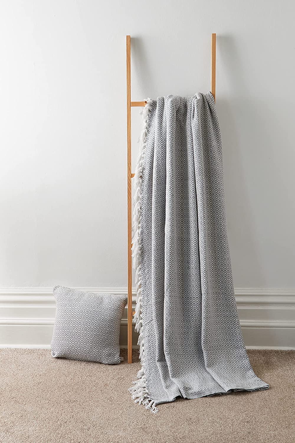 London Dream Regal Medium Throws For Sofas And Chairs (127 x 152 cm) Silver Diamond Geo Pattern, 100% Cotton Reversible Throw Blanket For 1 Seater Single Bed Couch Chair