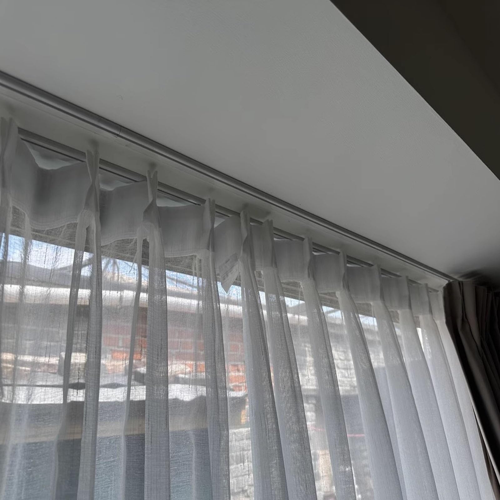 Ultracienki aluminiowy zestaw szyn sufitowych – ciche przesuwne, wodoodporne przegrody okienne, oszczędzająca miejsce konstrukcja dla łatwej instalacji i stylowego oddzielenia pomieszczenia
