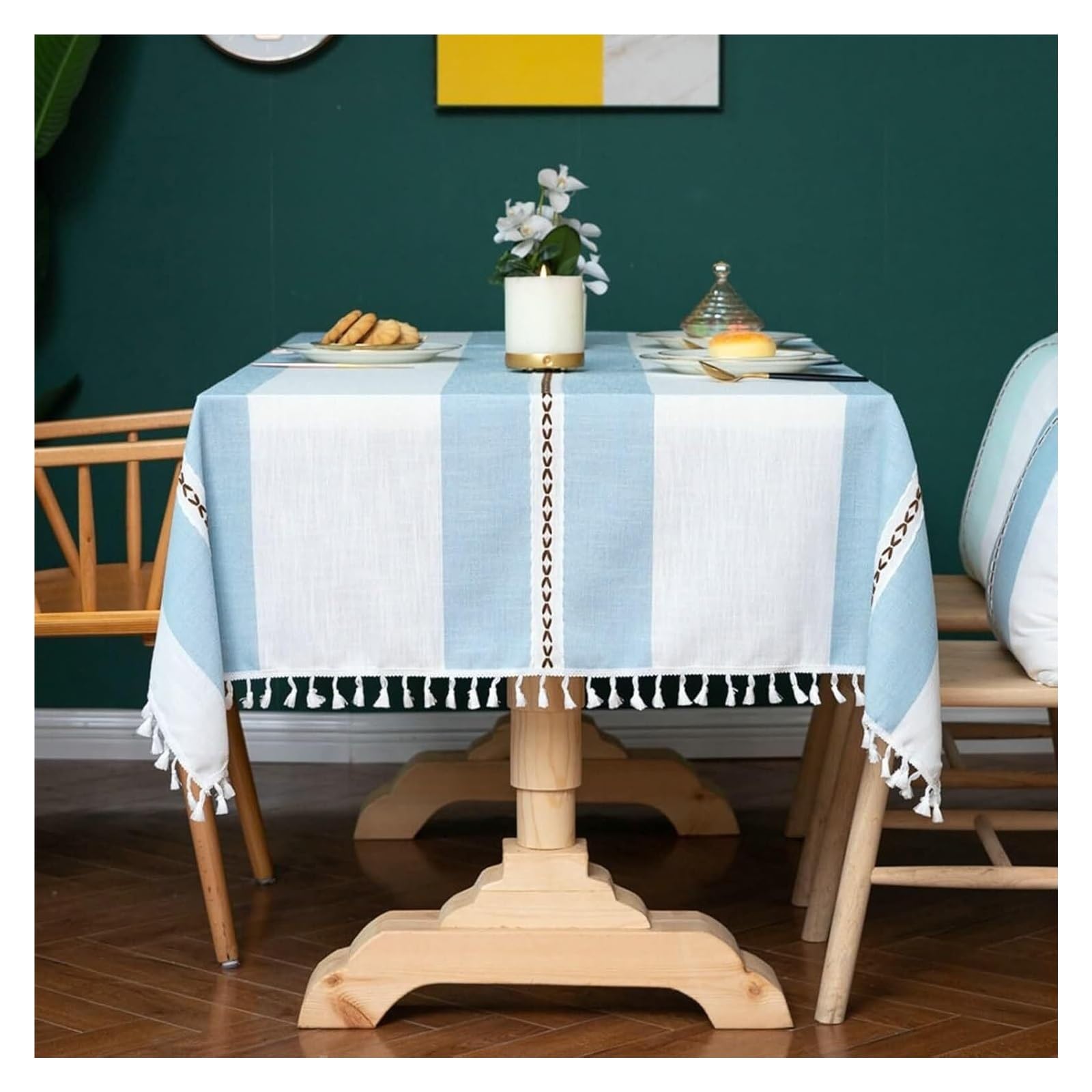 Nappe rectangulaire de mariage en lin bleu ciel avec pompons coton