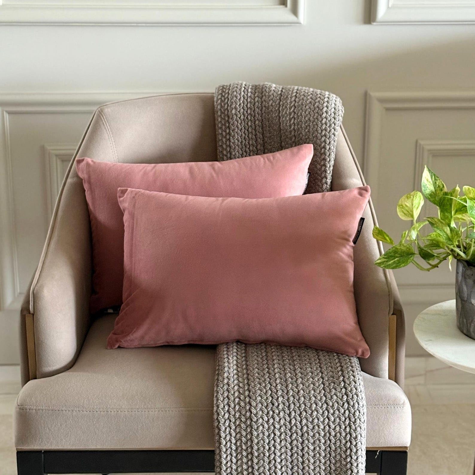 Rose blush Luxe Housse de coussin lombaire 50 x 70 cm | Paquet de 2 Moderne Velours Housse de coussin Solide | Plaine Taies d'oreiller pour canapé, sofa et lit - Blush Pink Velvet Dream