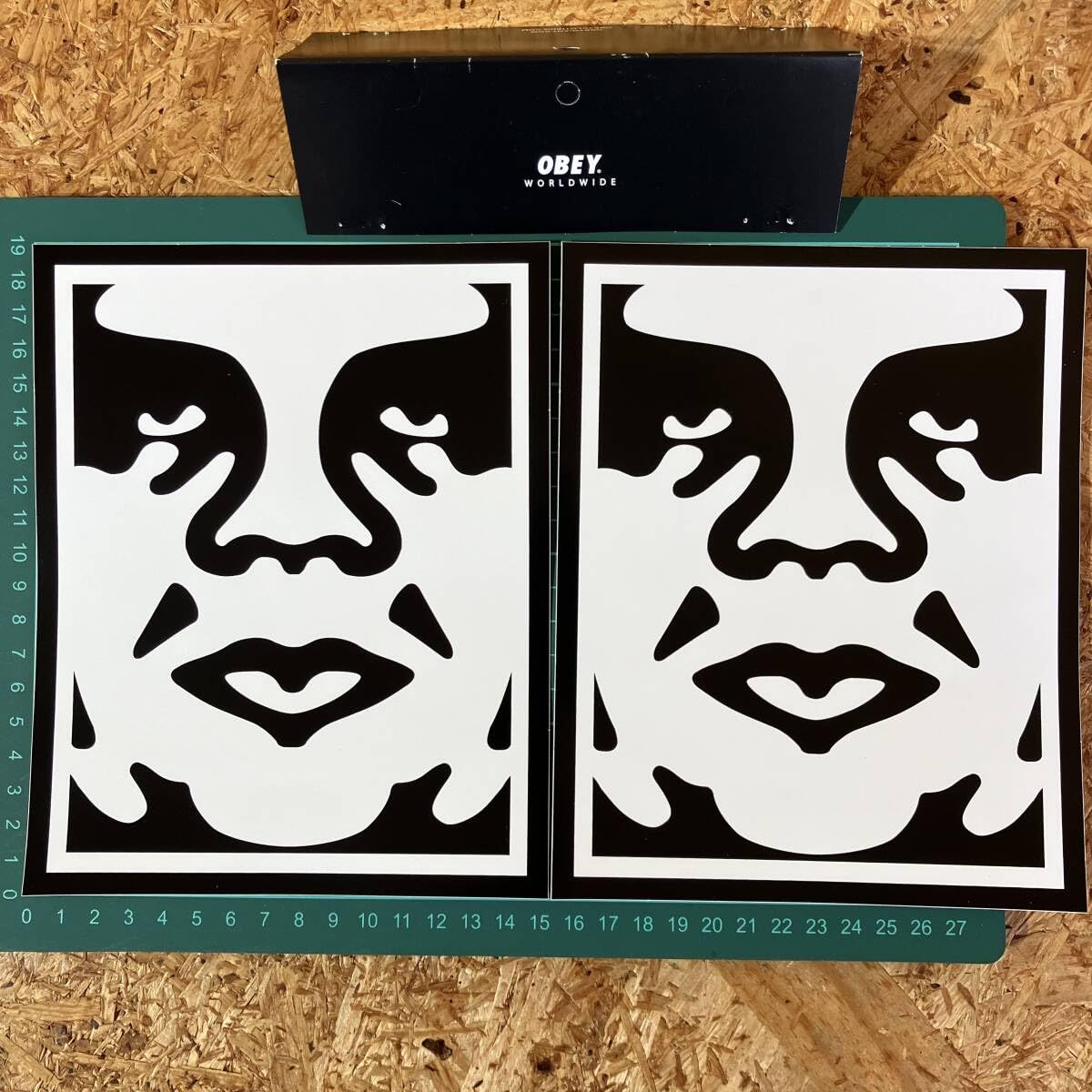 非売品 Obey / Giant ステッカー シルバー Shepard 非売品 Obey / Giant ステッカー シルバー Shepard