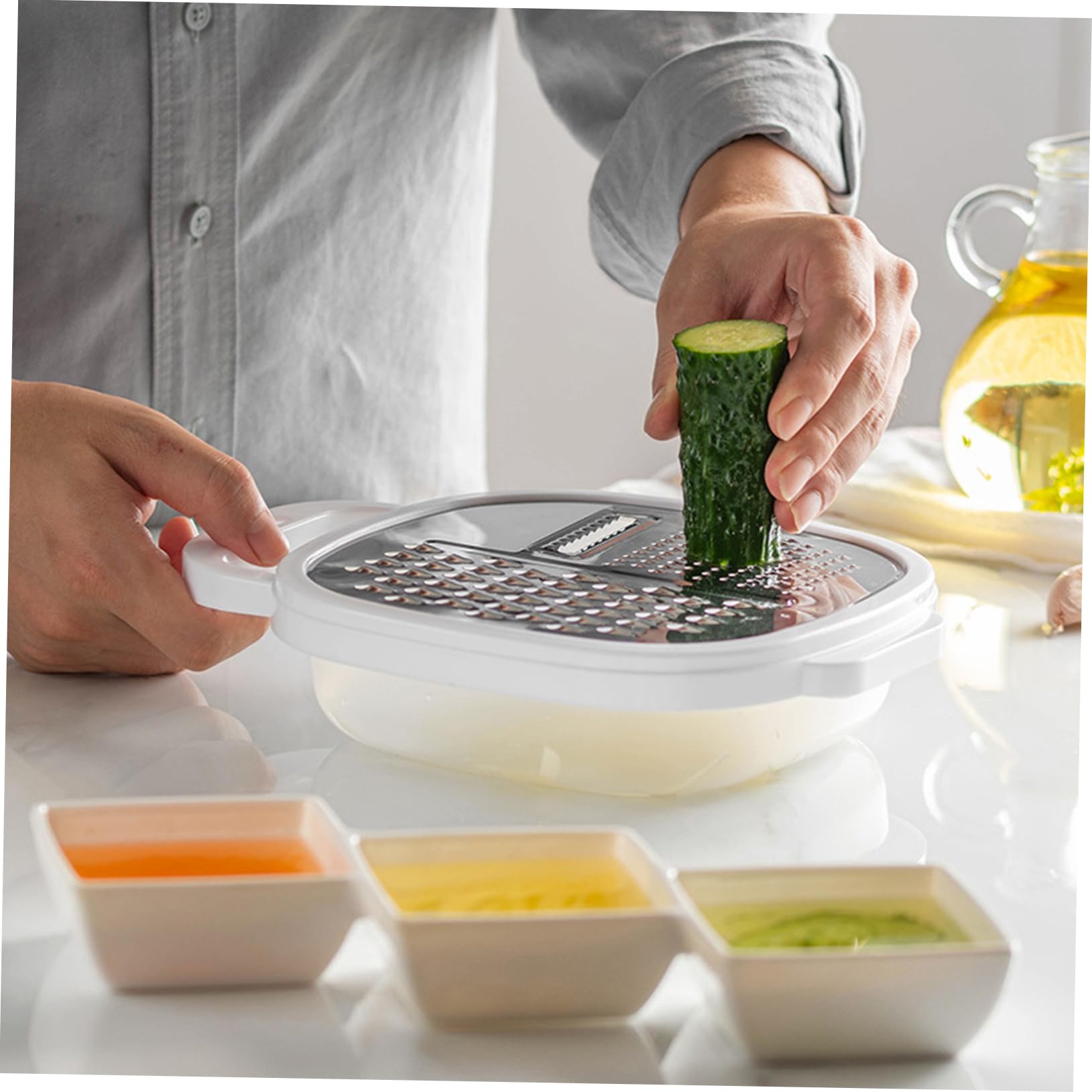 Râpe en acier inoxydable sur 6 faces avec socle pour fromage et légumes