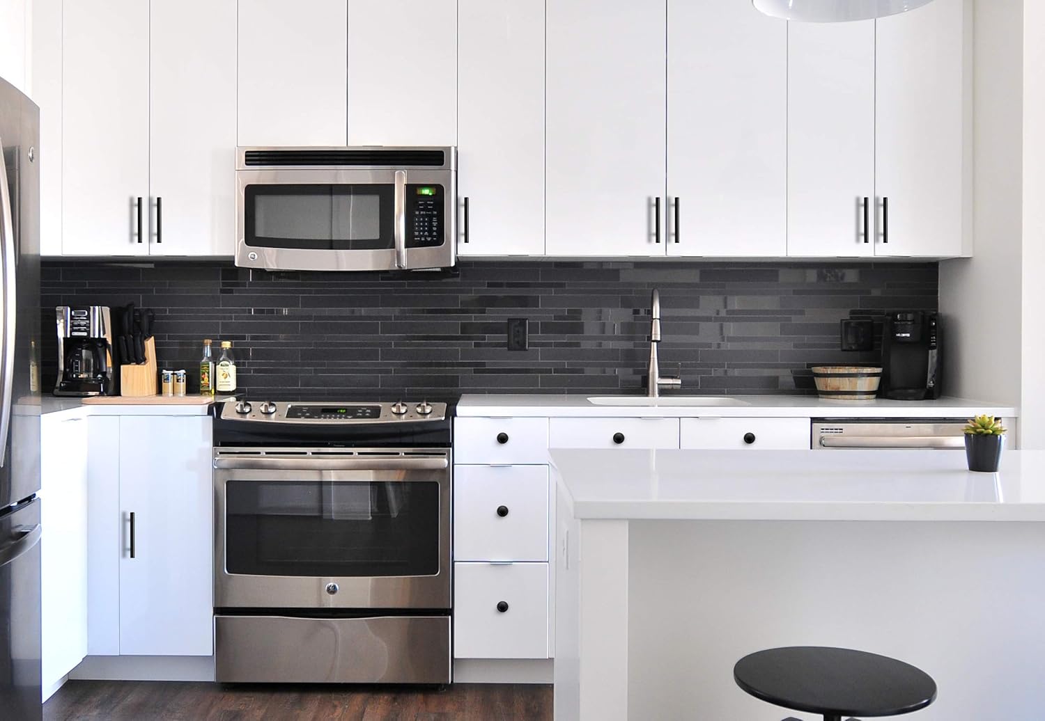 Ravinte 25 Pcs 6" Handles+10Pcs Round Knobs Kitchen Cabinet Handles Matte Black Cabinet Pulls Black Drawer Pulls Kitchen Cabinet Hardware Kitchen Handles for Cabinets Cupboard Handles Drawer Handles