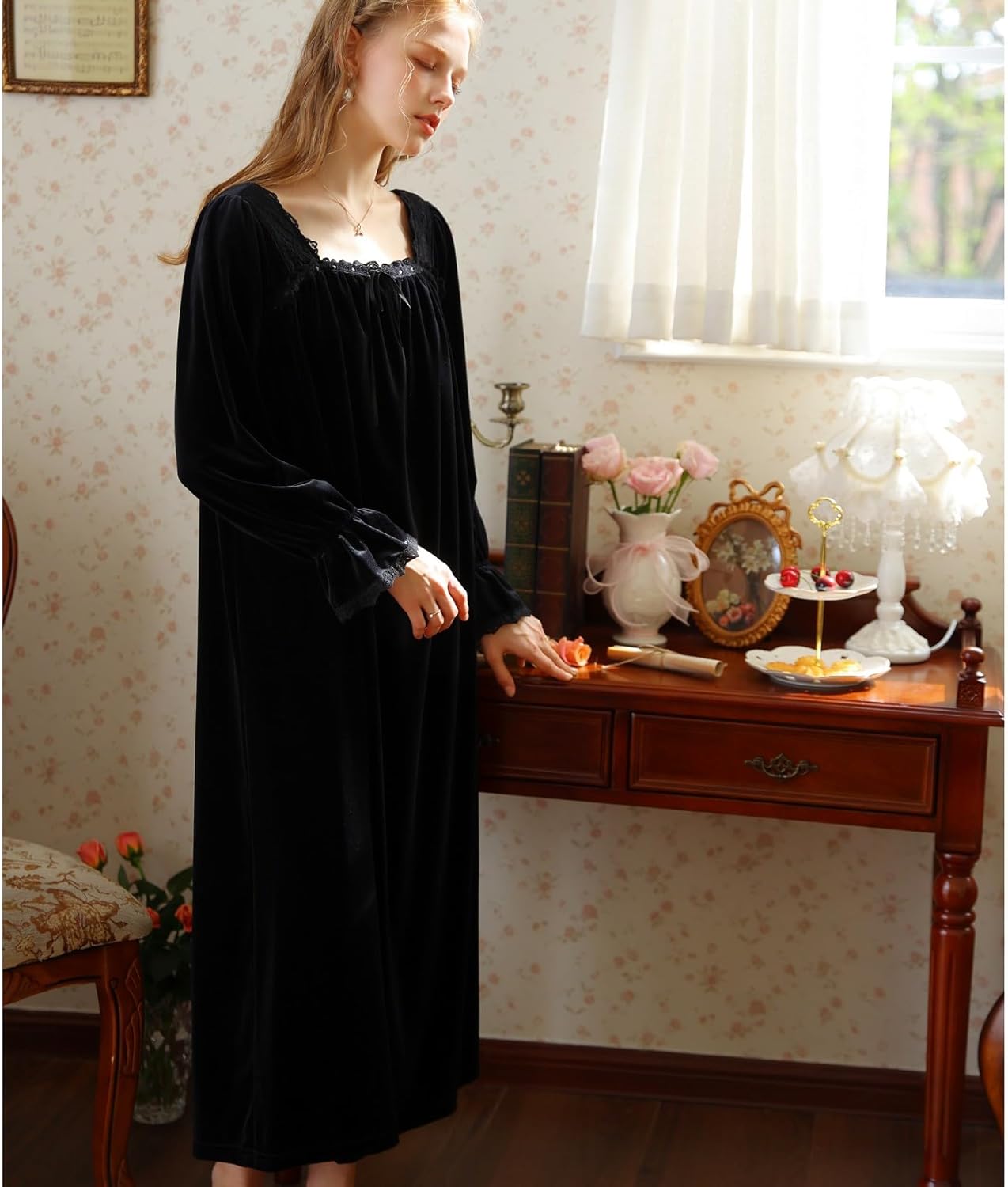 Women's Long Sleeve Victorian Princess Nightgown Velvet Nightdress Elastic Cuffs Lace Old Fashioned Sleep Dress