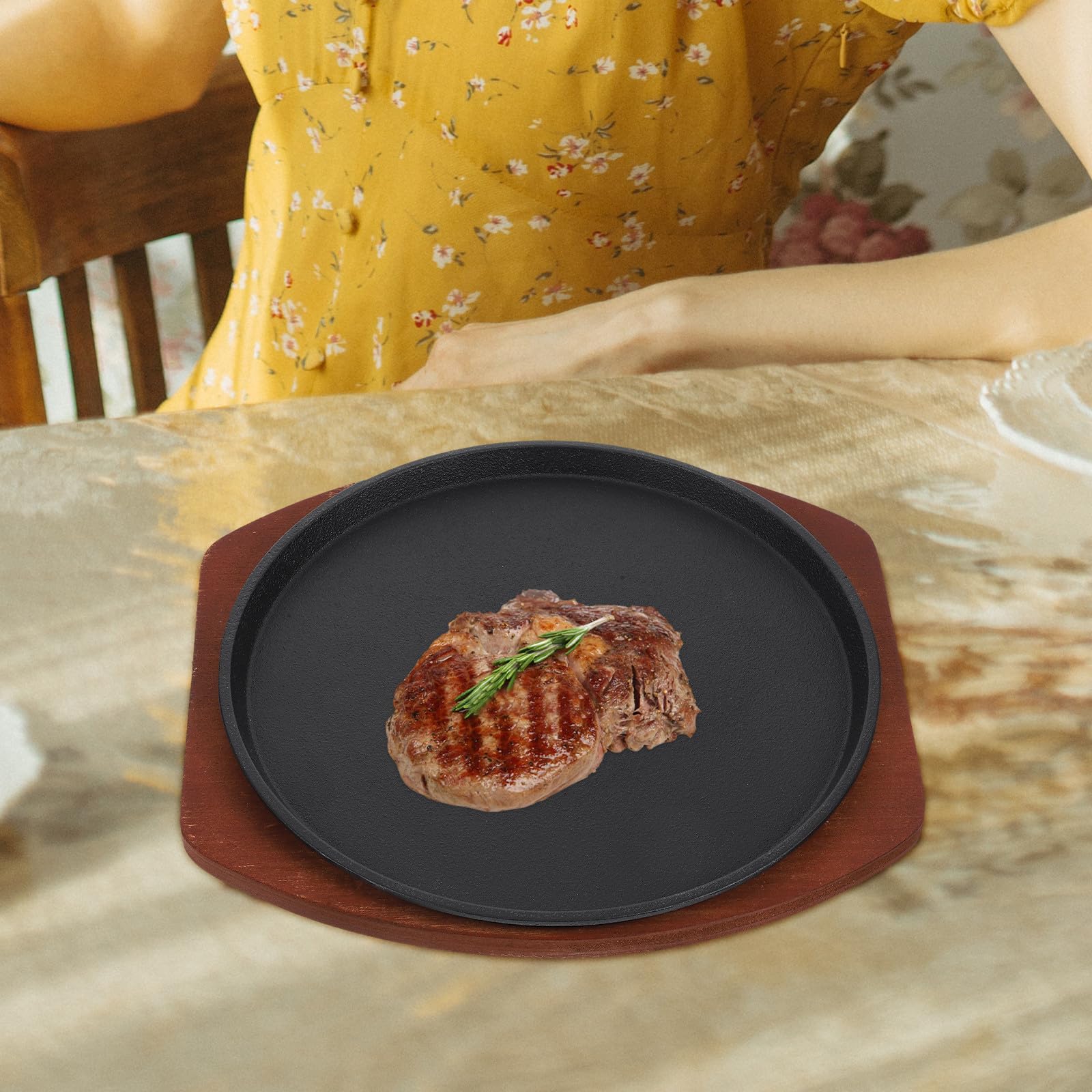 Artibetter Poêle à Steak en Fonte 25 Cm Épaisse Base en Bois, Plaque Grillade Steak Cuisine Domestique et Professionnelle, Ustensile Barbecue Polyvalent pour Cuisson Gaz et Induction