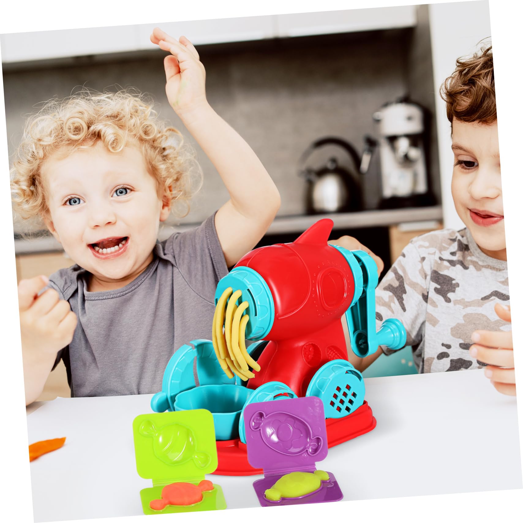 Toyvian 51 Szt. Elementów Zestawu Zabawek z Masą Plastyczną dla Chłopiec Dziewczynka Akcesoria Do Modelowania Lodu Maszyna Do Noodle i Hamburgerów Kreatywna Kuchnia Zabawy dla Chłopców i