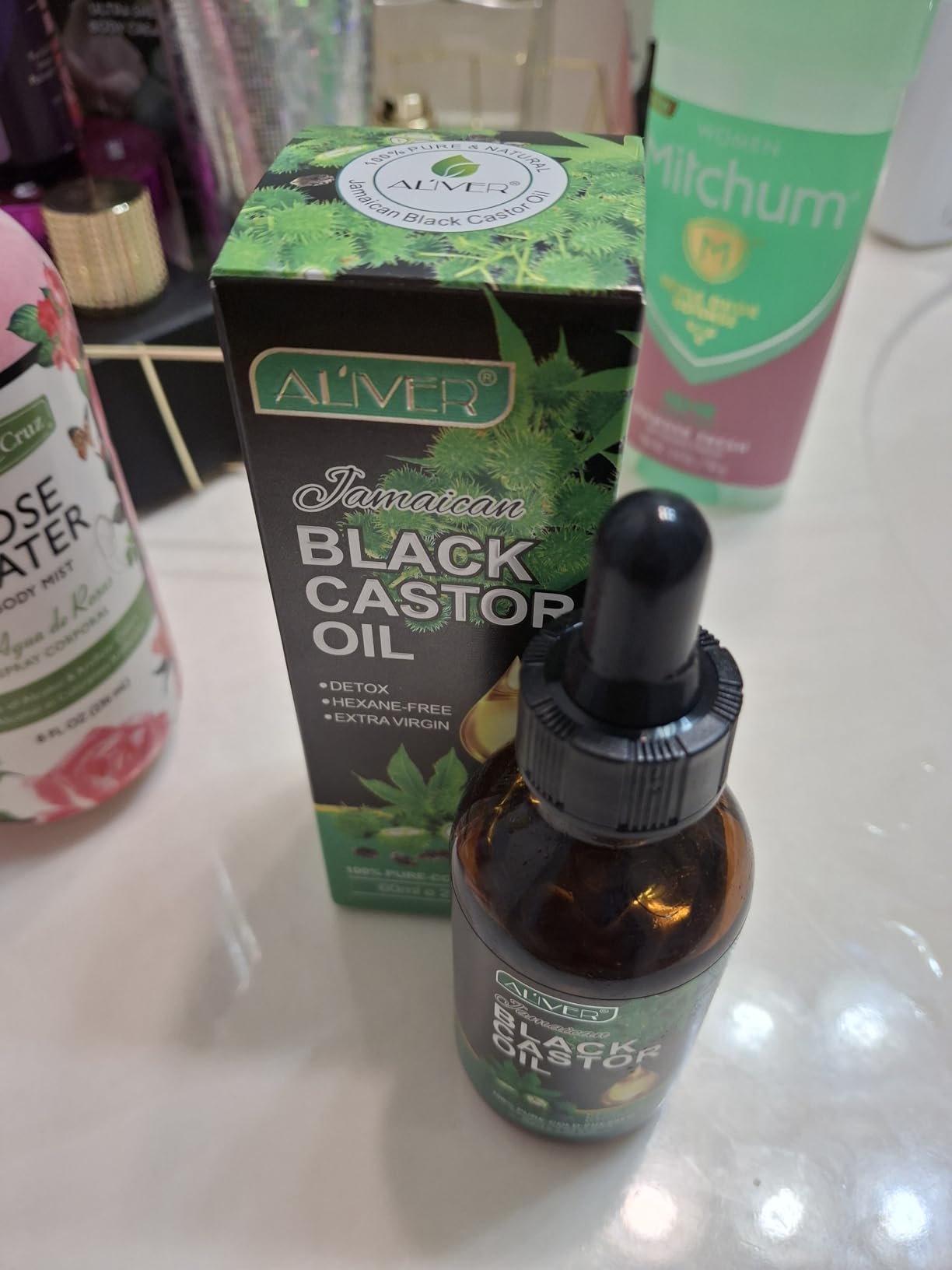 DLOMFVFQ Jamaican Black Castor Oil, Castor Oil Organic Cold Pressed Unrefined, Pure Natural Castor Oil for Hair Growth, Eyelashes & Eyebrows, Deep Cleansing, Skin & Scalp Moisturizer, Nail Care Grow, 60ML