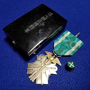 Amazon.co.jp: 美品功七級金鵄勲章旧日本軍勲章、日本軍、日本、海軍 Amazon.co.jp: 美品功七級金鵄勲章旧日本軍勲章、日本軍、日本、海軍