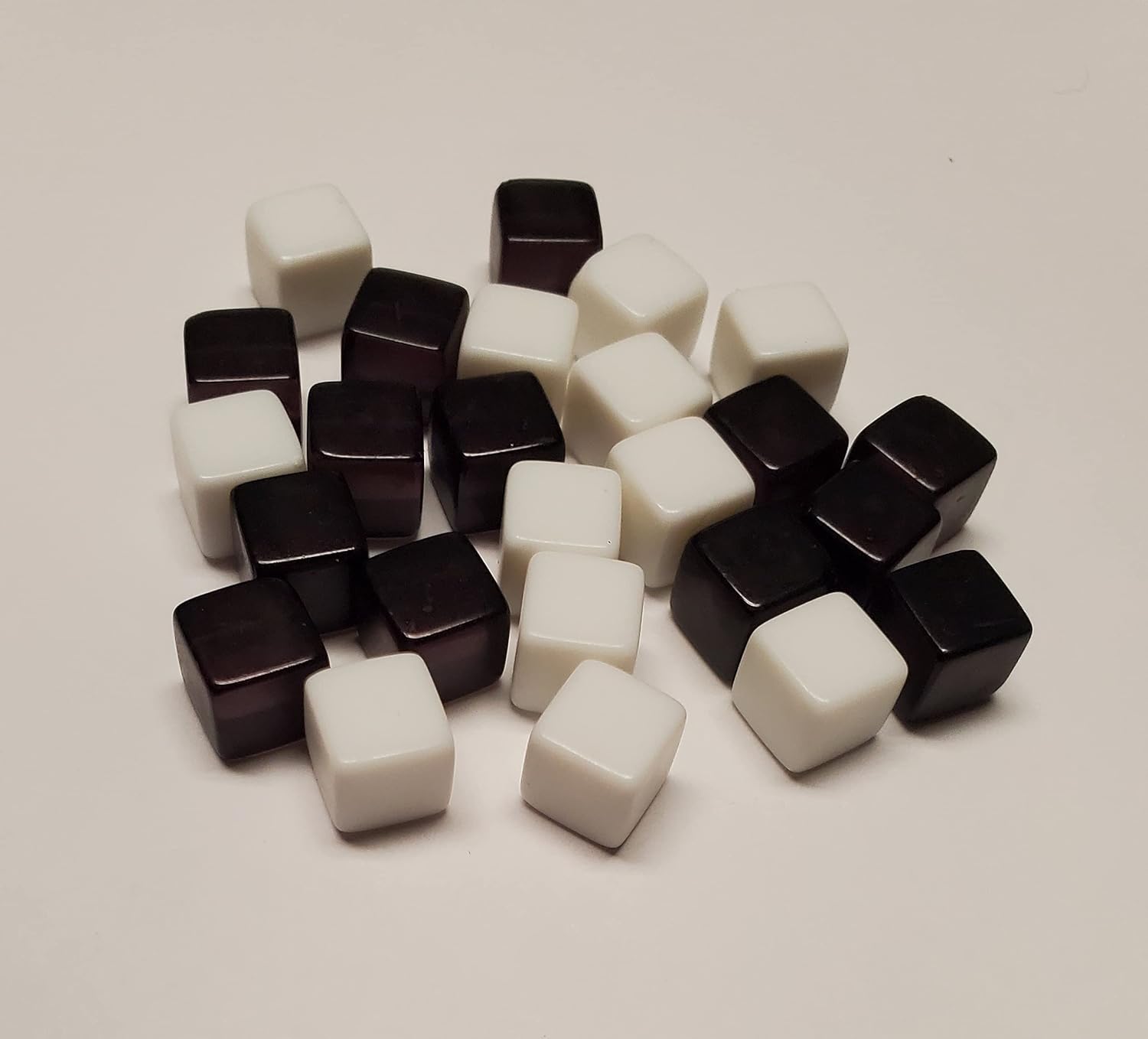 25x Very Small 8mm Counting Markers Black and White Cubes Blank Dice for Tabletop Gaming and Education
