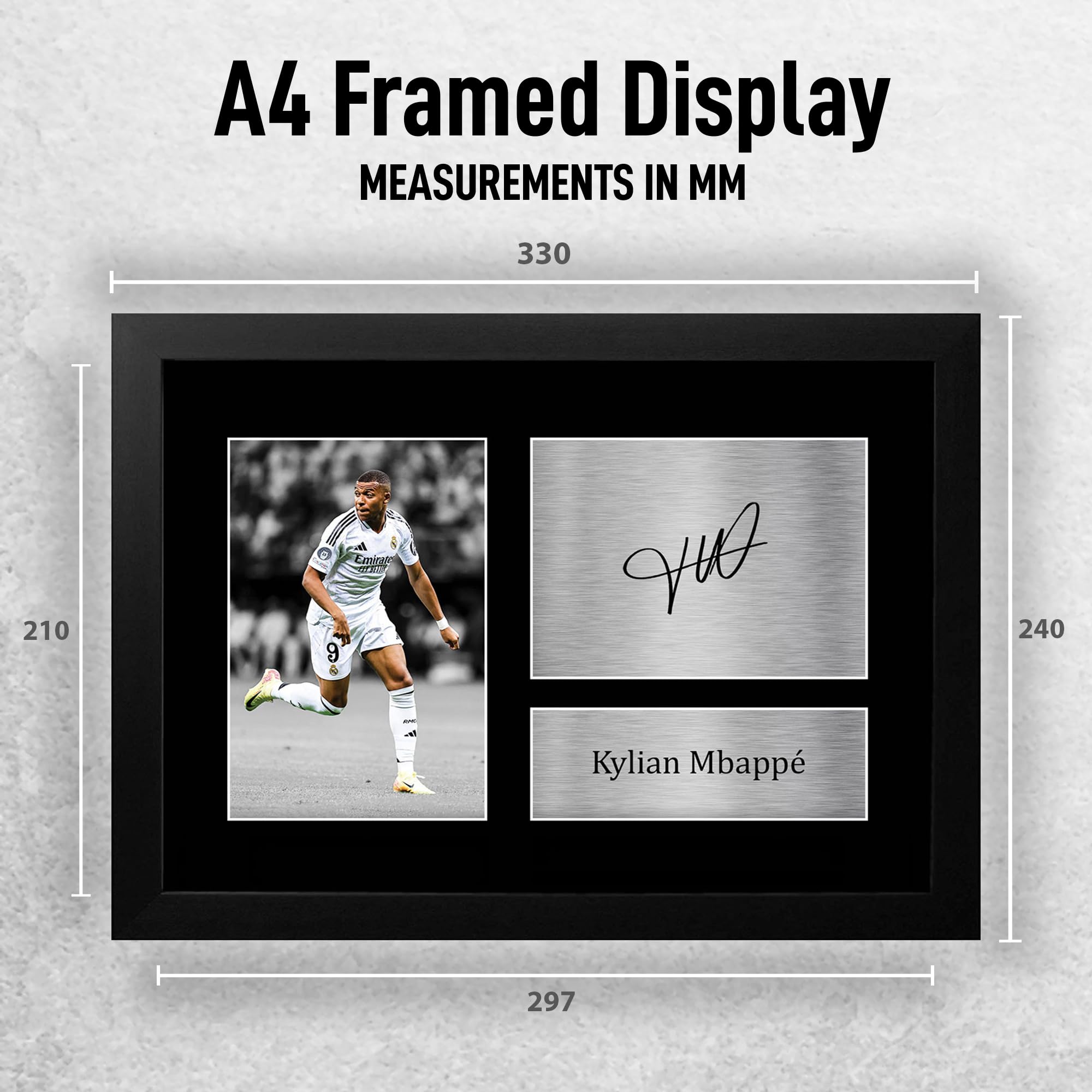 Photo Du Loft, Séance Autographes : X Photos Et Vidéo Illustrant La Joie De Vivre De Mbappé à L