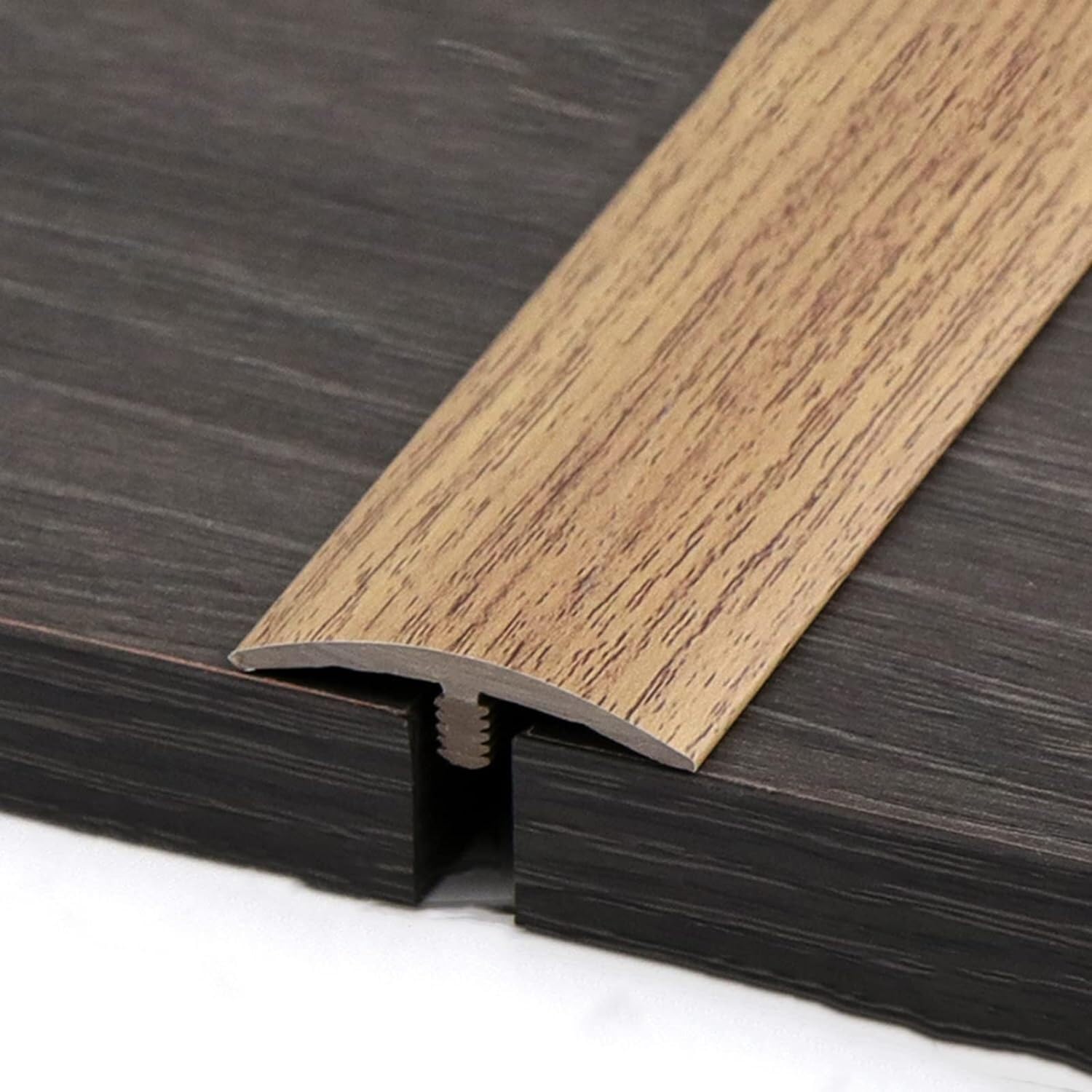 Tapis et seuil de porte sans transition : baguette PVC autocollante grain de bois