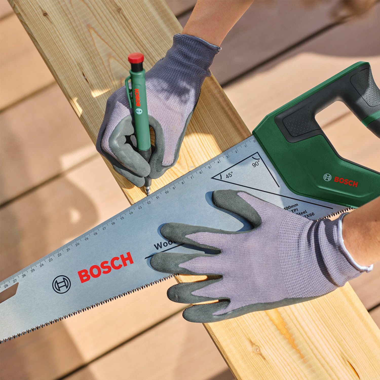 Bosch Sierra mano 400 mm (hoja acero SK5, grandes desbastes y cortes rápidos en madera; 11TPI; dientes endurecidos por inducción; guía de marcado 45°/90°; regla métrica; mango ergonómico)