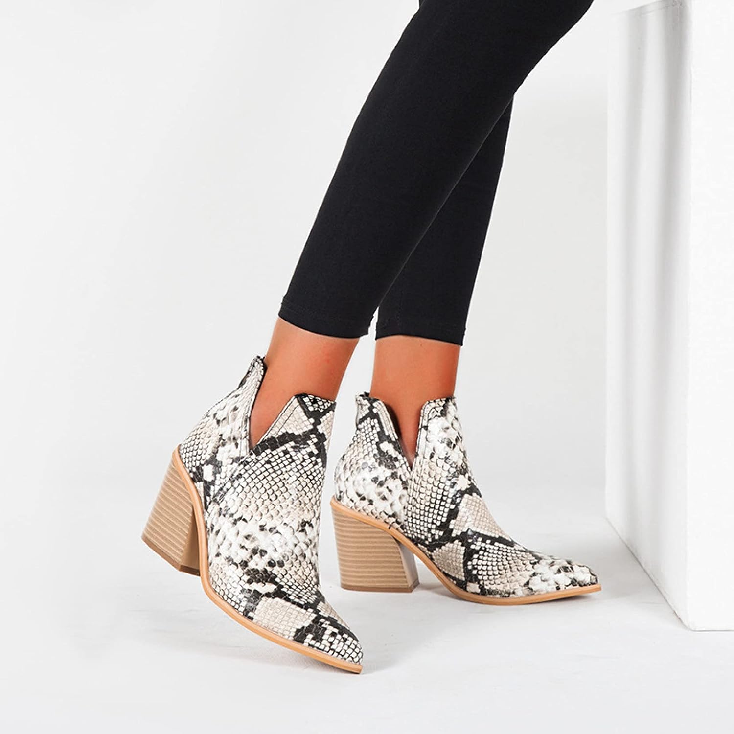 [XYZL] ポインテッド トゥ 8cm ヒール ショートブーツ バックジッパー ブーティ シューズ 太ヒール チャンキーヒール シ