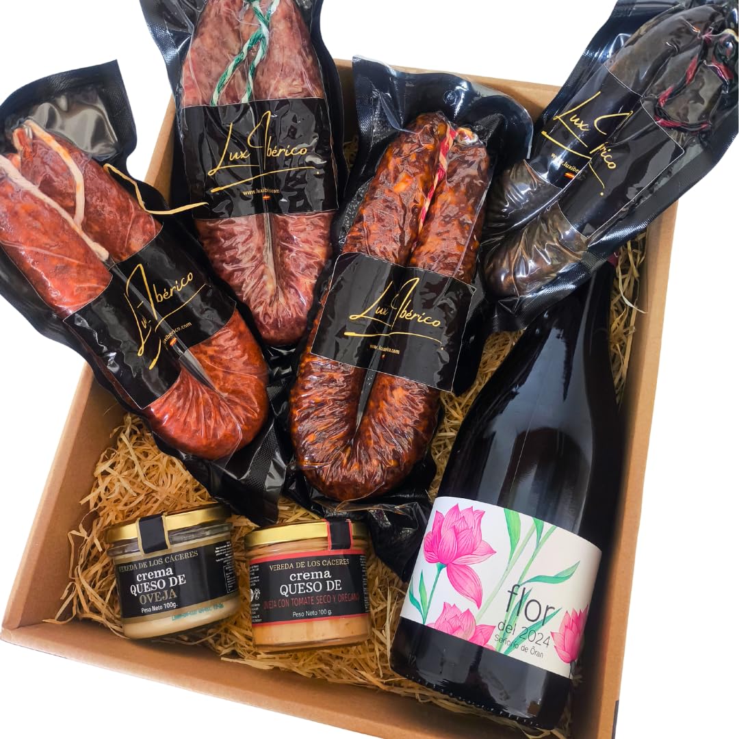 Cesta Gourmet "Capraria" - Vino Tinto, Embutido Ibérico y Morcilla | Vino tinto Gran Oro VinEspaña 2025, herradura de chorizo y salchichón, dos morcillas y dos cremas de queso de oveja.