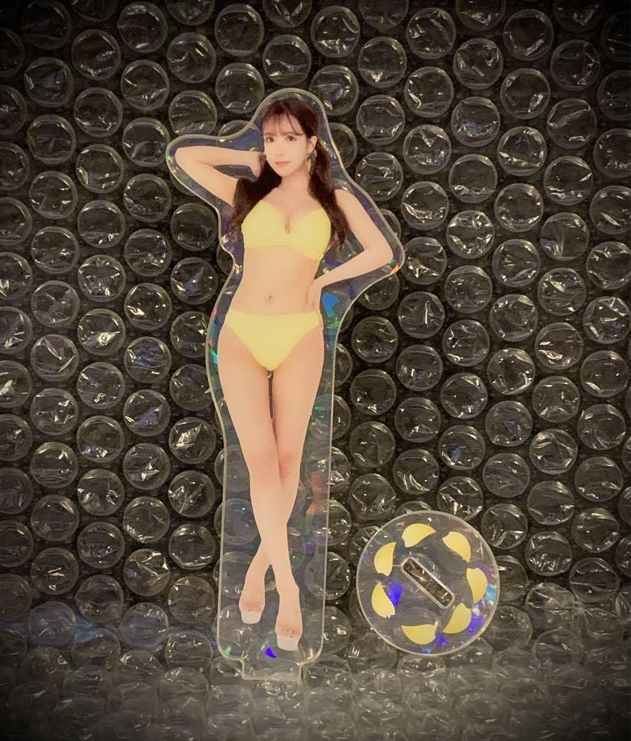 Amazon.co.jp: 最安値 三上悠亜 アクリルフィギュア アクリルスタンド  