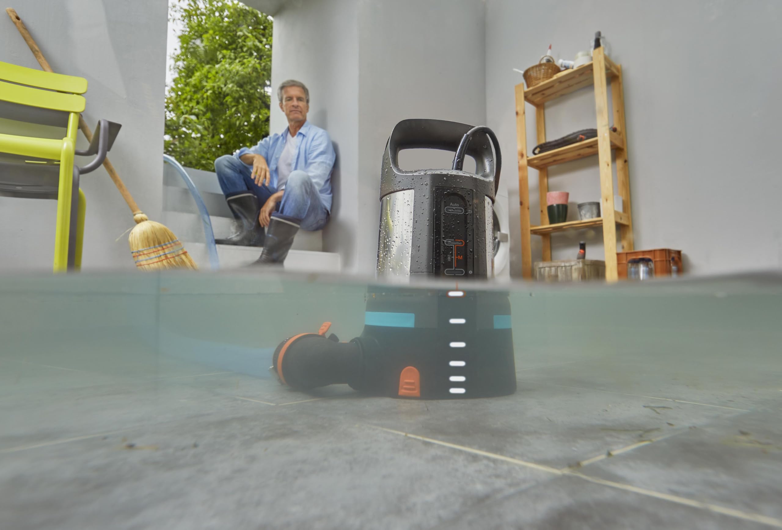 Gardena Pompa a Immersione Acque Pulite Aquasensor 750 W, Portata 17.000 l/h, Prevalenza Max 9 m, Aspirazione Piatta Fino a 1 mm, Galleggiante Integrato, Regolazione Touch Control (9036-20)