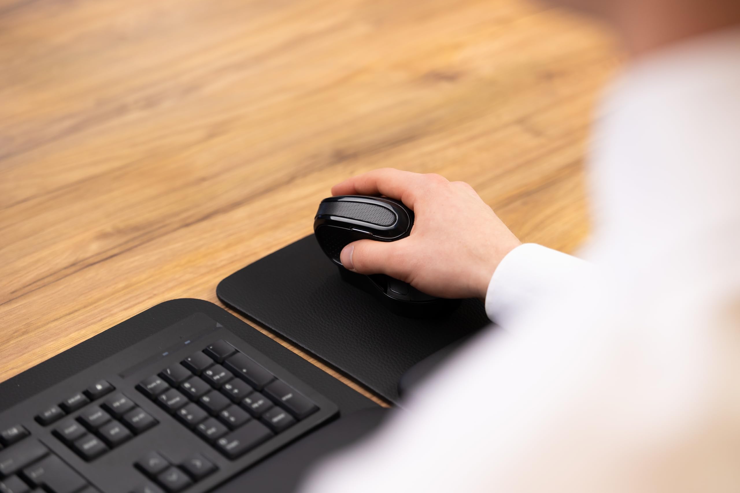 Mouse ergonomico – senza fili verticale 2,4 GHz – Adatto per mani grandi – inclinazione 20 – poggiapolsi – striscia LED – USB A Dongle & USB-C cavo di ricarica incluso