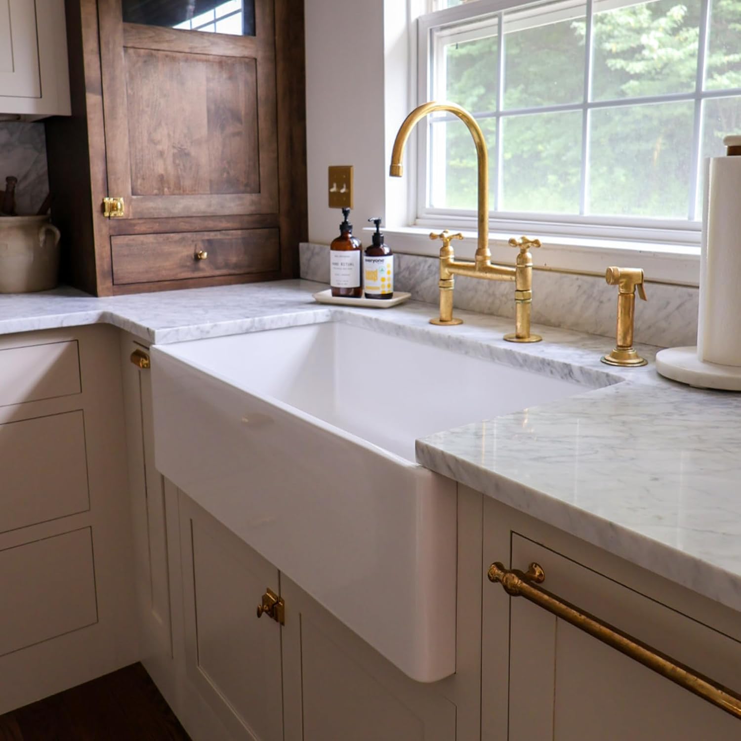 Sinkology Austen Crisp White Fireclay 33" Single Bowl Undermount Farmhouse Apron-Front Kitchen Sink Kit with Bottom Grid and Drain