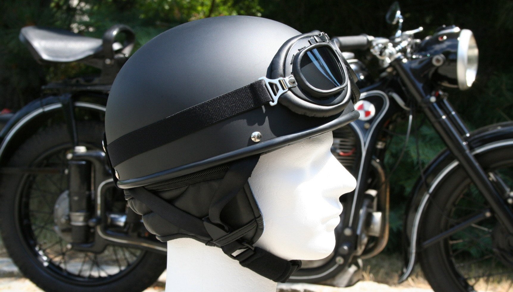 Oldtimer Motorradhelm in Schwarz matt mit Brille Größe S 55 bis 56cm