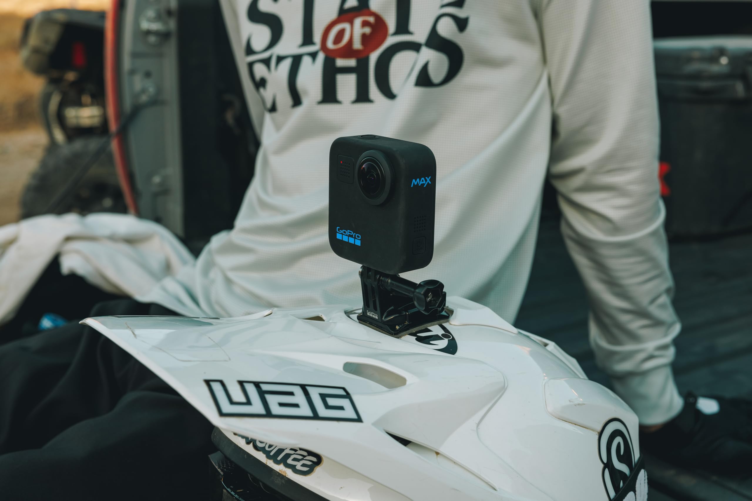 GoPro Max — Caméra d'action Traditionnelle étanche 360 ​​+ avec écran Tactile sphérique 5.6K30 vidéo HD 16,6 MP 360 Photos 1080p stabilisation de Diffusion en Direct