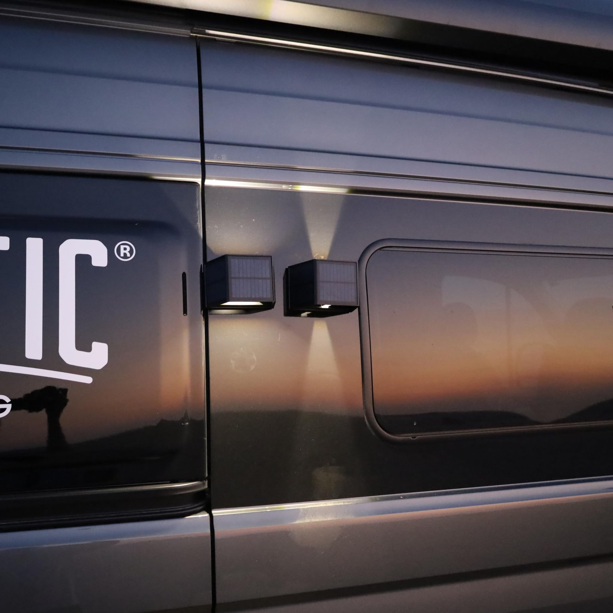 Campnetic LED Solar Ambientelicht mit Magnethalterung - 2er Set - Campingleuchte, Campinglicht - Verstellbarer Lichtkegel, Solaraufladung & 12h Laufzeit - Vanlife, Camping, Kastenwagen, Wohnmobil