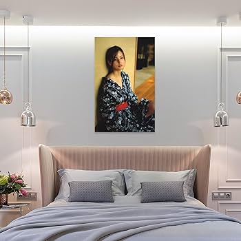 【SALE】小西真奈美さん掲載3ページ（ポスターサイズ） Amazon.co.jp: 小西真奈美 ポスター装飾画写真4 キャンバス